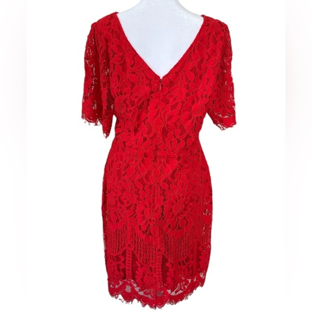 Lulu's Red Lace V‑Neck Short Sleeve Dress